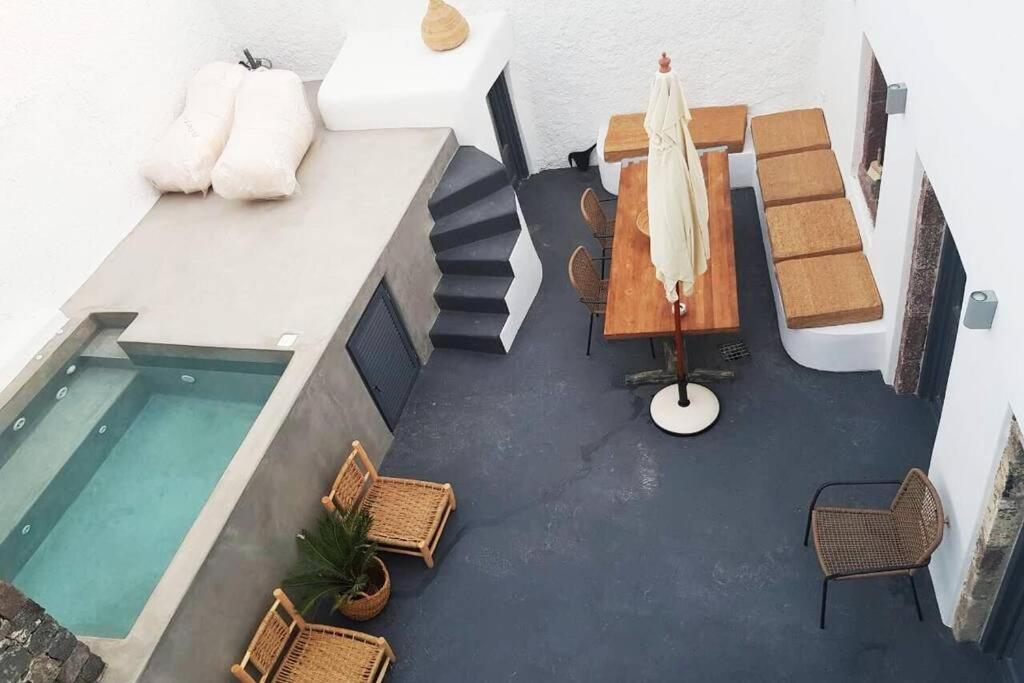 Villa Santorini Folia Cave House With Jacuzzi Pyrgos Kallistis Exterior foto
