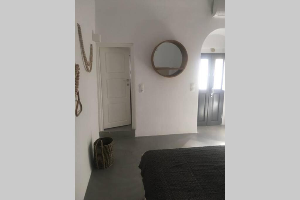 Villa Santorini Folia Cave House With Jacuzzi Pyrgos Kallistis Exterior foto