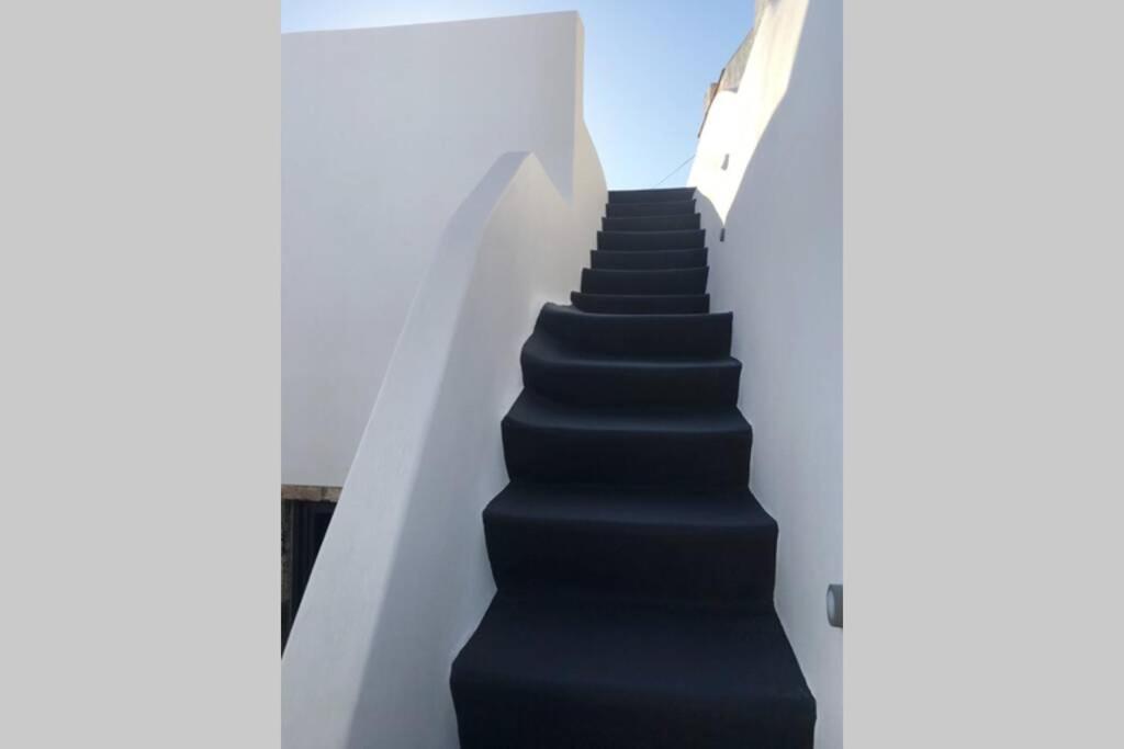 Villa Santorini Folia Cave House With Jacuzzi Pyrgos Kallistis Exterior foto