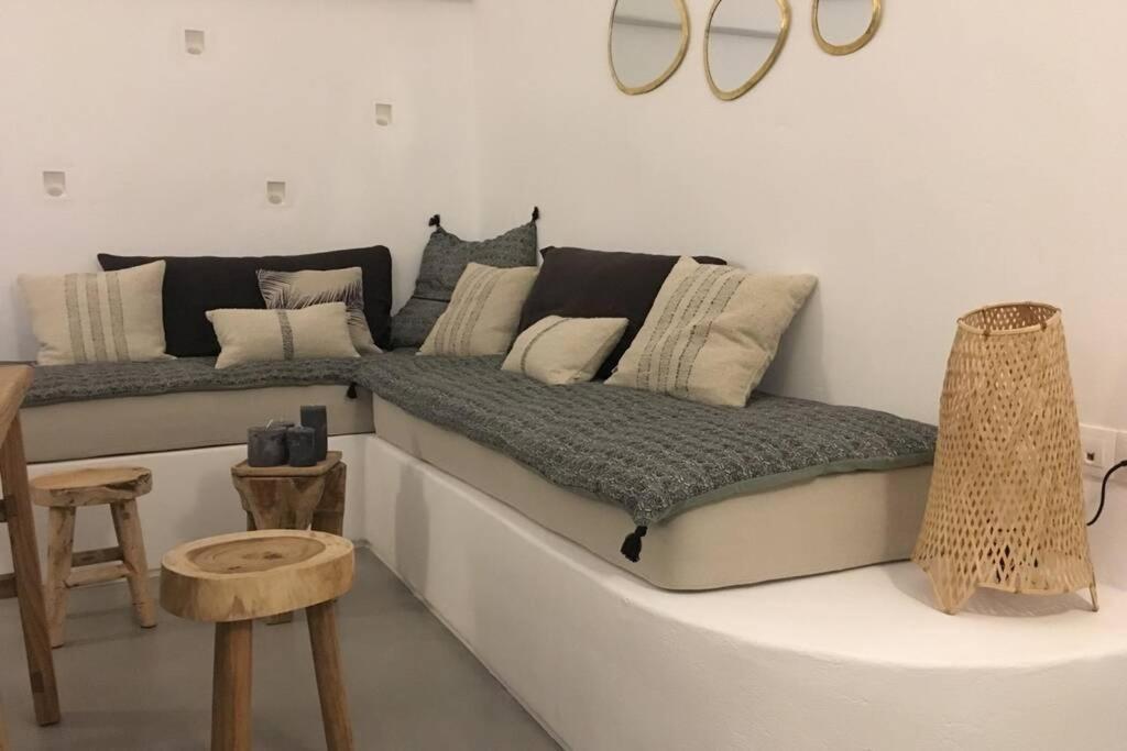 Villa Santorini Folia Cave House With Jacuzzi Pyrgos Kallistis Exterior foto
