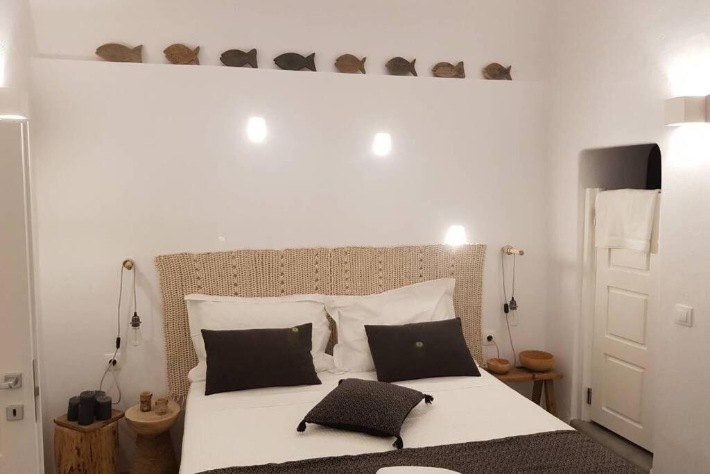 Villa Santorini Folia Cave House With Jacuzzi Pyrgos Kallistis Exterior foto