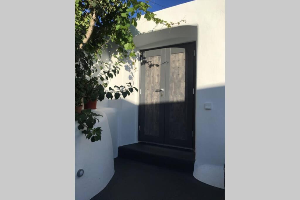 Villa Santorini Folia Cave House With Jacuzzi Pyrgos Kallistis Exterior foto