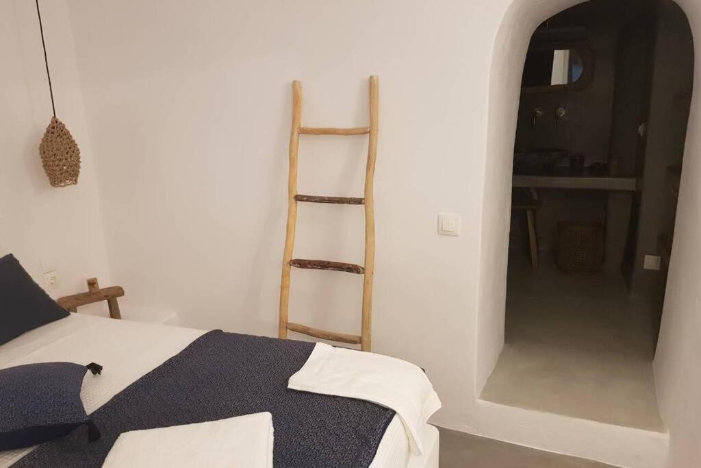 Villa Santorini Folia Cave House With Jacuzzi Pyrgos Kallistis Exterior foto
