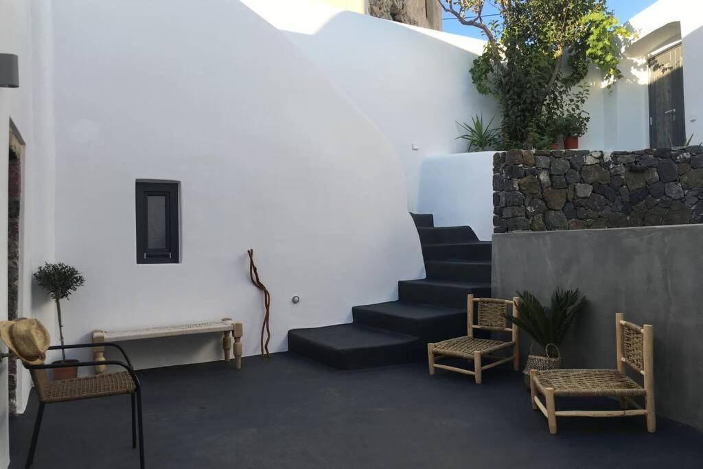 Villa Santorini Folia Cave House With Jacuzzi Pyrgos Kallistis Exterior foto