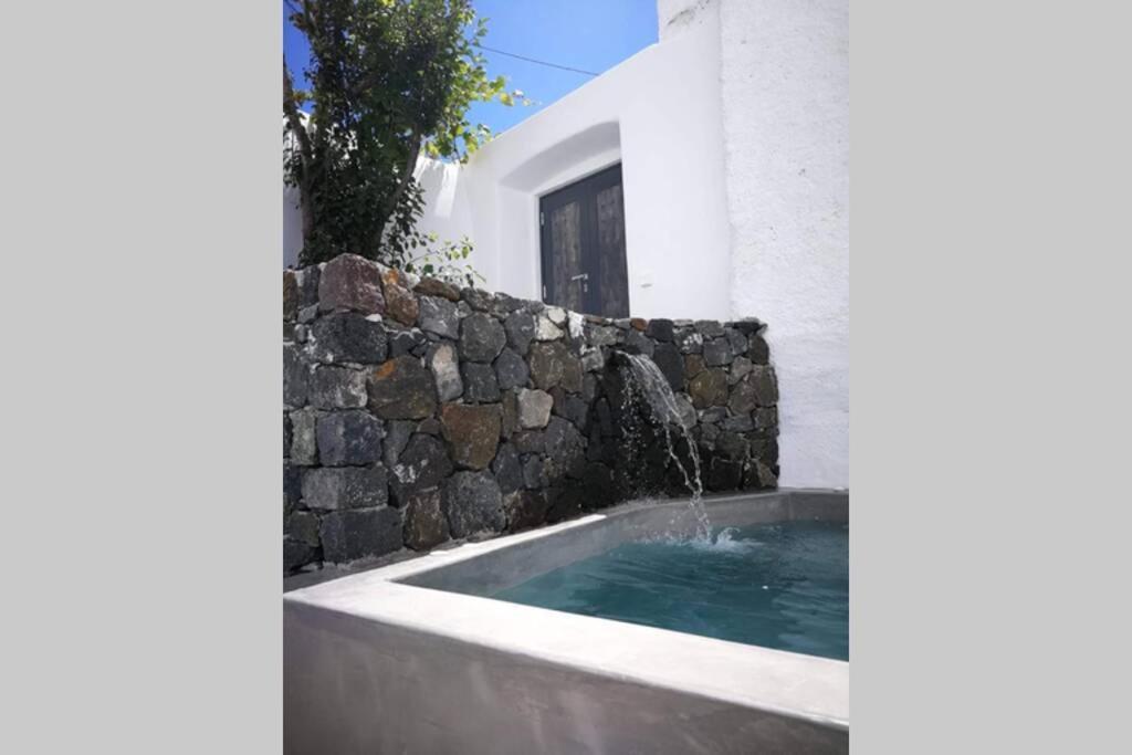 Villa Santorini Folia Cave House With Jacuzzi Pyrgos Kallistis Exterior foto