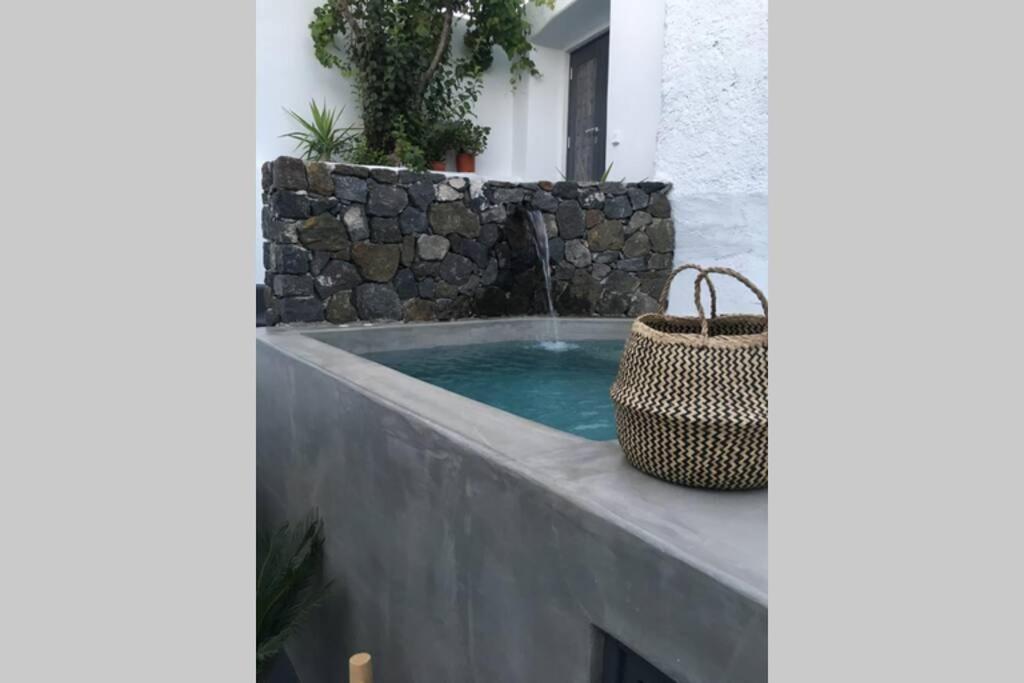 Villa Santorini Folia Cave House With Jacuzzi Pyrgos Kallistis Exterior foto